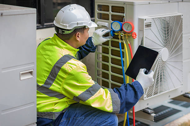 Professional Ac Installation technician working in Santa Rosa, TX
